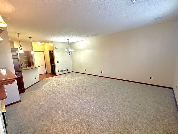 5th image of 11023 Oak Grove Cir Unit D