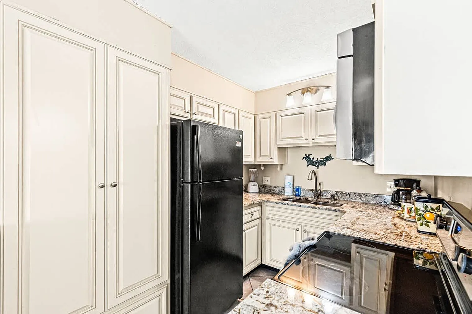 1 bed, 1.0 bath, 742 sqft, $1,403 — Photo 3