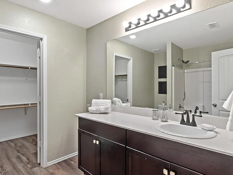 1602 Westfall Dr — Photo 16
