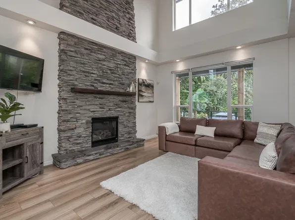 24128 Hill Ave, Maple Ridge, BC V2W 2C9