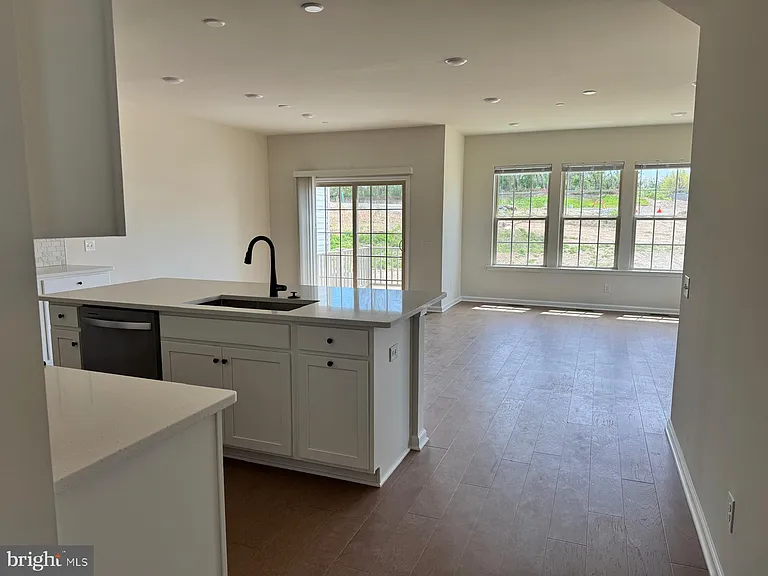 330 Milton Stamp Dr — Photo 5