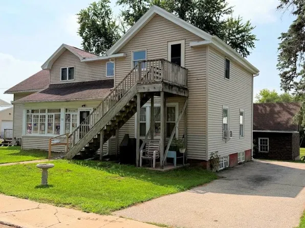 331 E Pearl St, Neshkoro, WI 54960