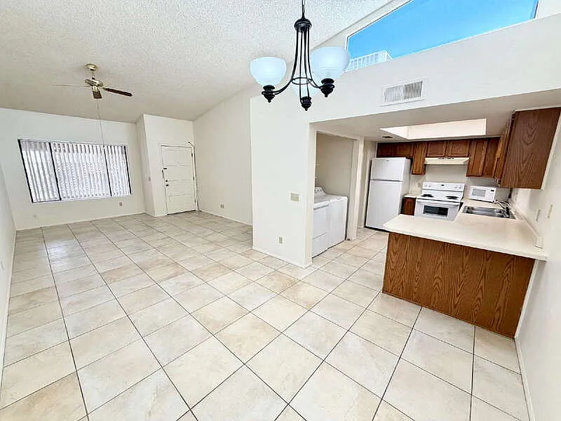 2 bed, 2.0 bath, 950 sqft, $1,375 — Photo 4