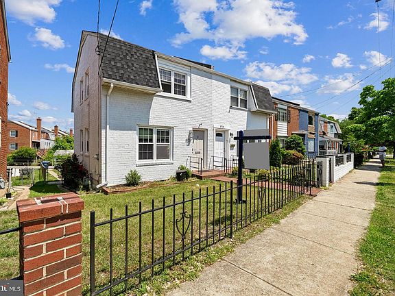 2nd image of 5727 2nd St NE