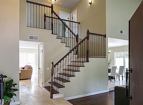 5th image of 1654 Whitsett Dr