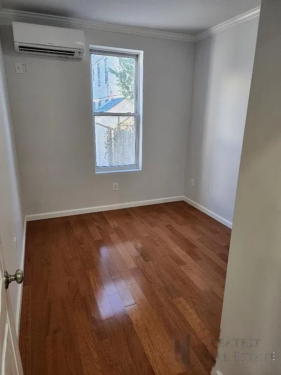 3 bed, 1.0 bath, 800 sqft, $3,400 — Photo 4