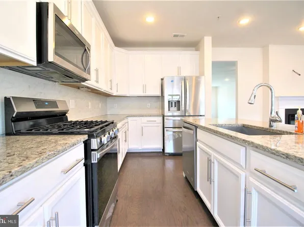 3974 Norton Pl #50, Fairfax, VA 22030