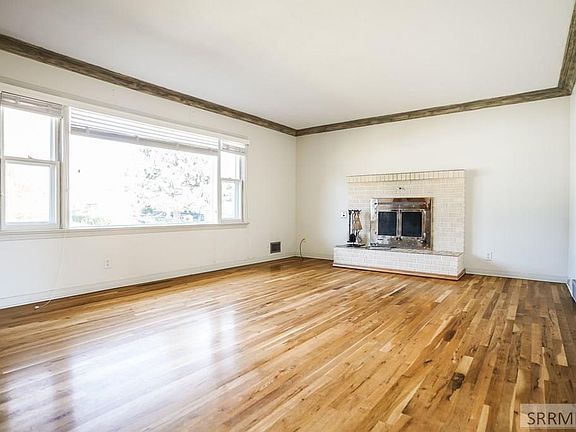 4th image of 908 Syringa Dr