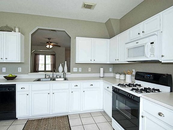 5th image of 3112 Centennial Village Dr