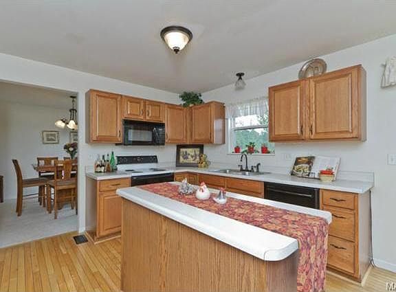 5th image of 472 Coventry Trail Ln