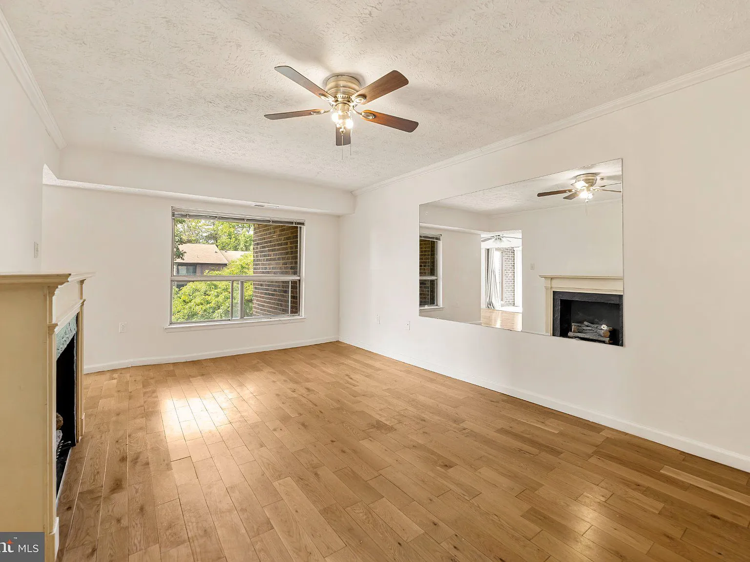 3 bed, 2.0 bath, 1420 sqft, $2,495 — Photo 4