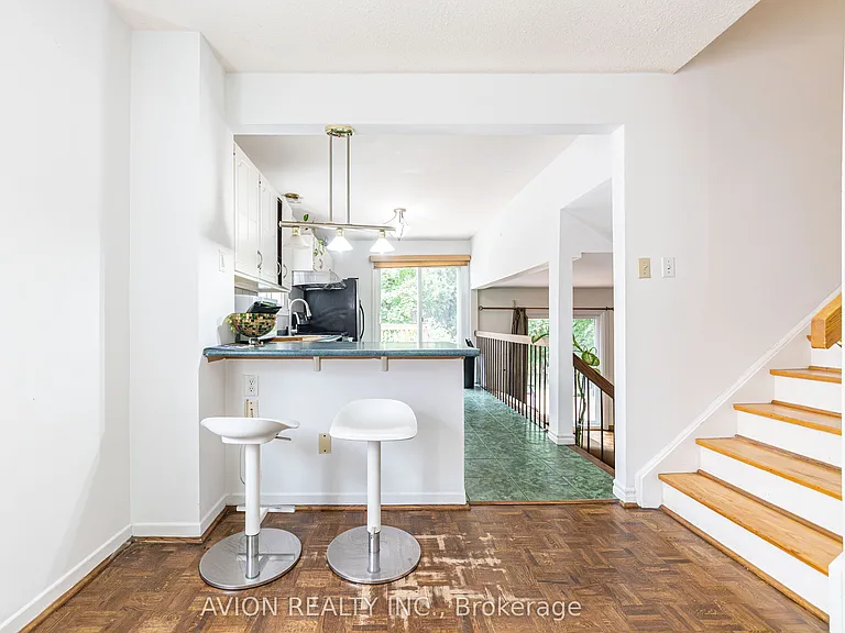 241 Weldrick Rd W — Photo 8