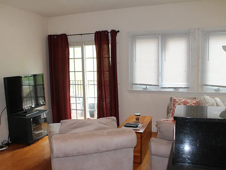 73 Perthshire Rd #B — Photo 6