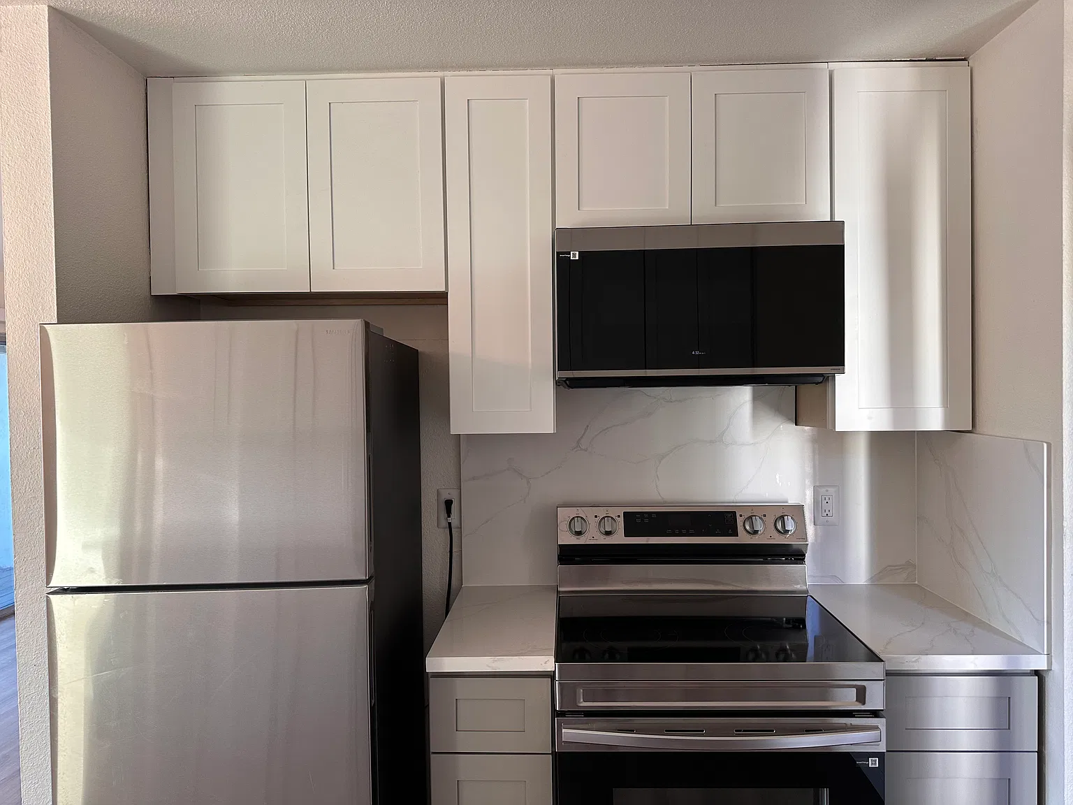 2 bed, 889 sqft, $2,380 — Photo 2