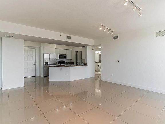 Living room/Dining room/Kitchen