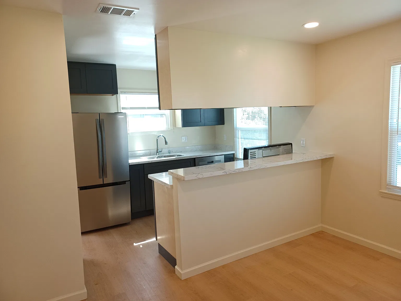 2 bed, 1.5 bath, 800 sqft, $2,750 — Photo 2