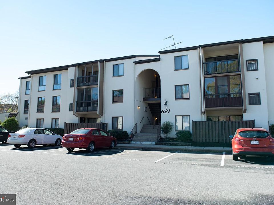 1st image of 621 Center St APT 101