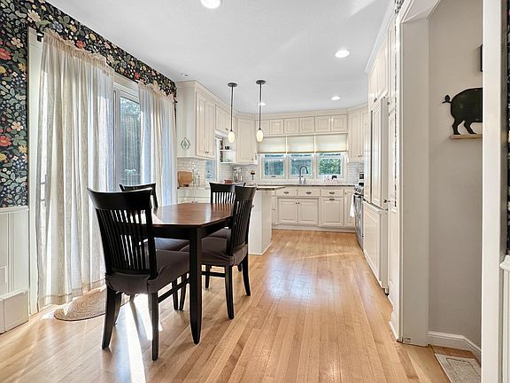 5th image of 251 W Lake St