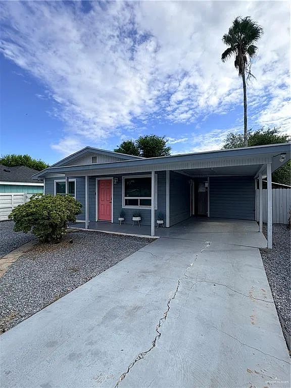 2 bed, 1.0 bath, 1963 sqft, $1,800 — Photo 2