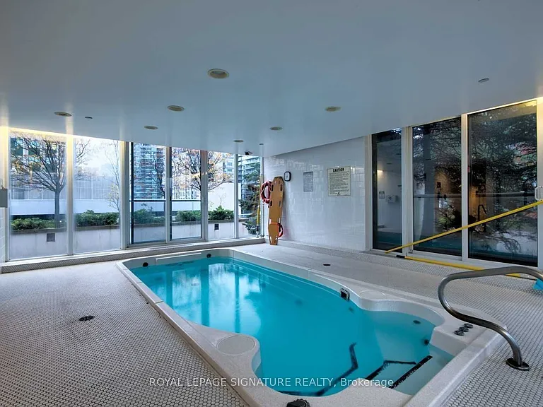 250 Wellington St W #632 — Photo 18