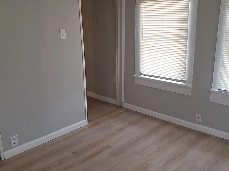 411 24th St W #411 — Photo 10
