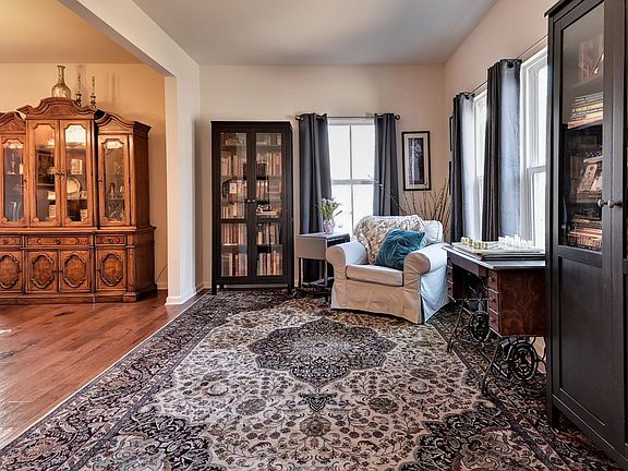 4th image of 407 Caroline Cir