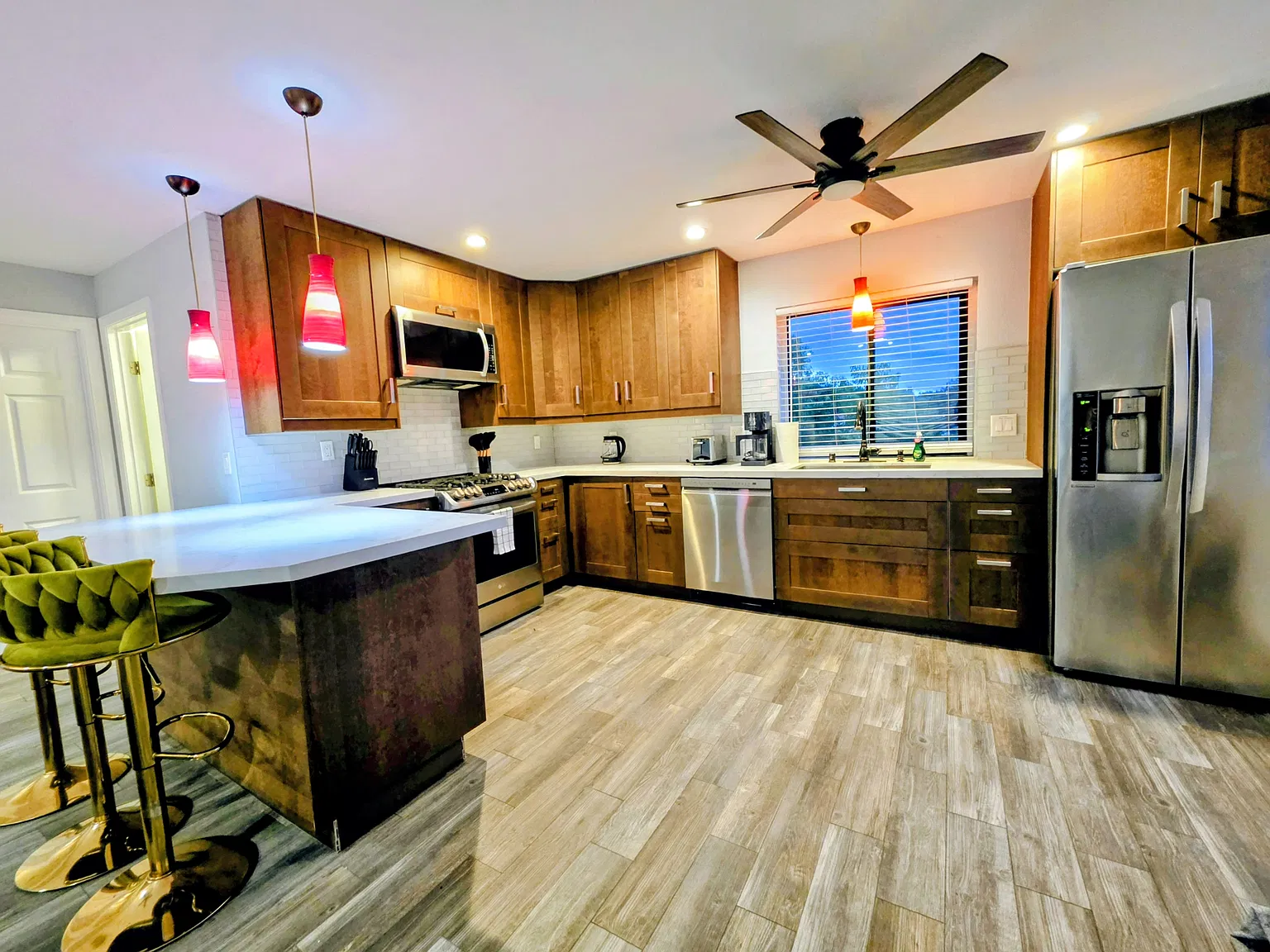 2 bed, 900 sqft, $2,999 — Photo 2