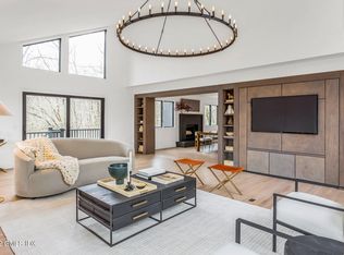 41 Stone Brook Ln, Cos Cob, CT 06807