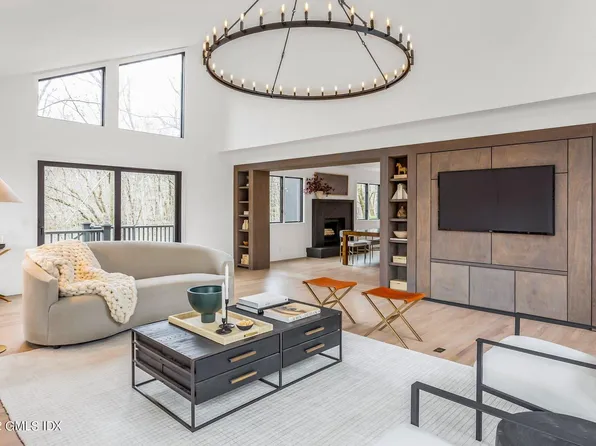 41 Stone Brook Ln, Cos Cob, CT 06807