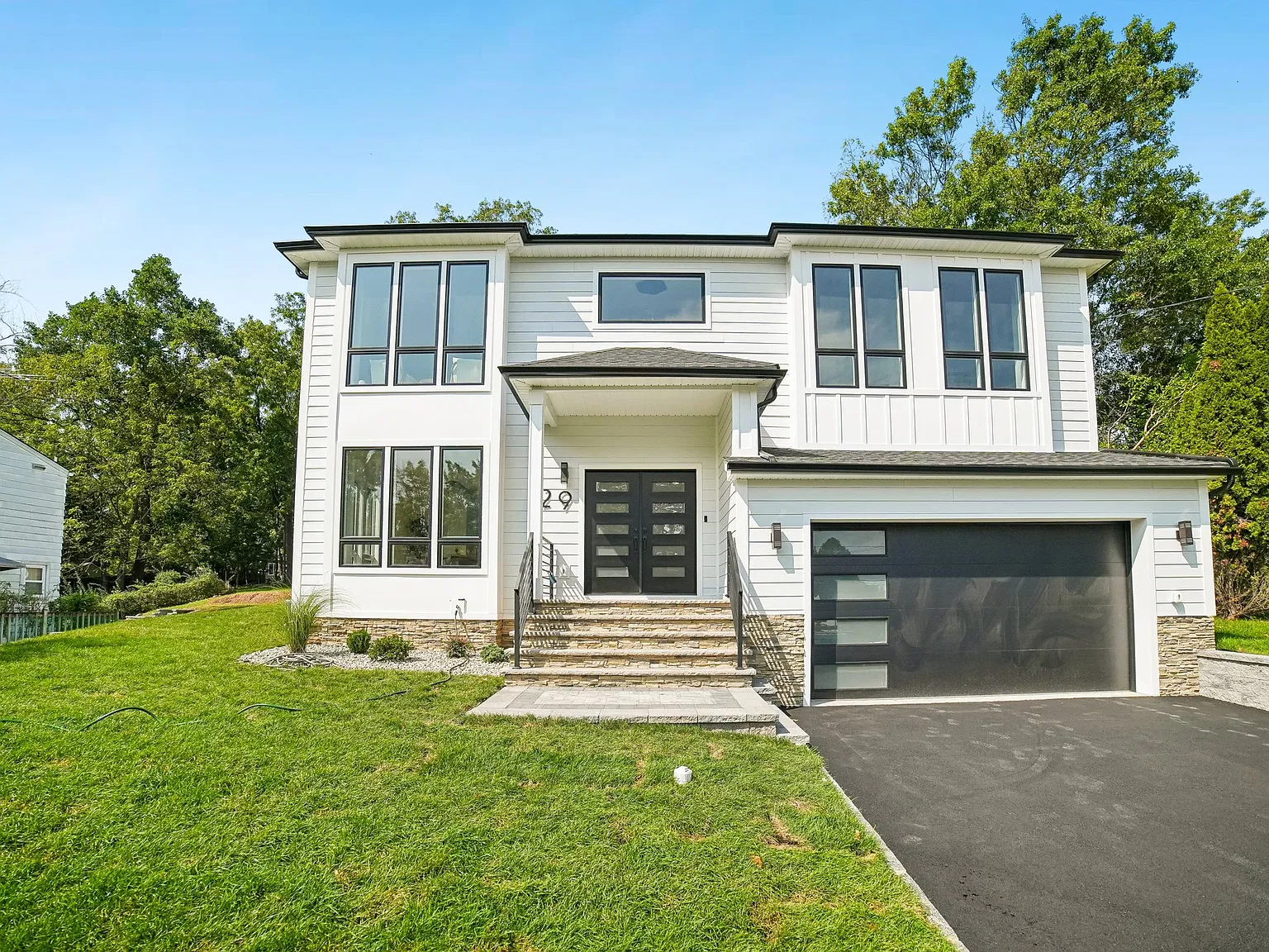 6 bed, 5.5 bath, 4700 sqft, $12,000 — Photo 1