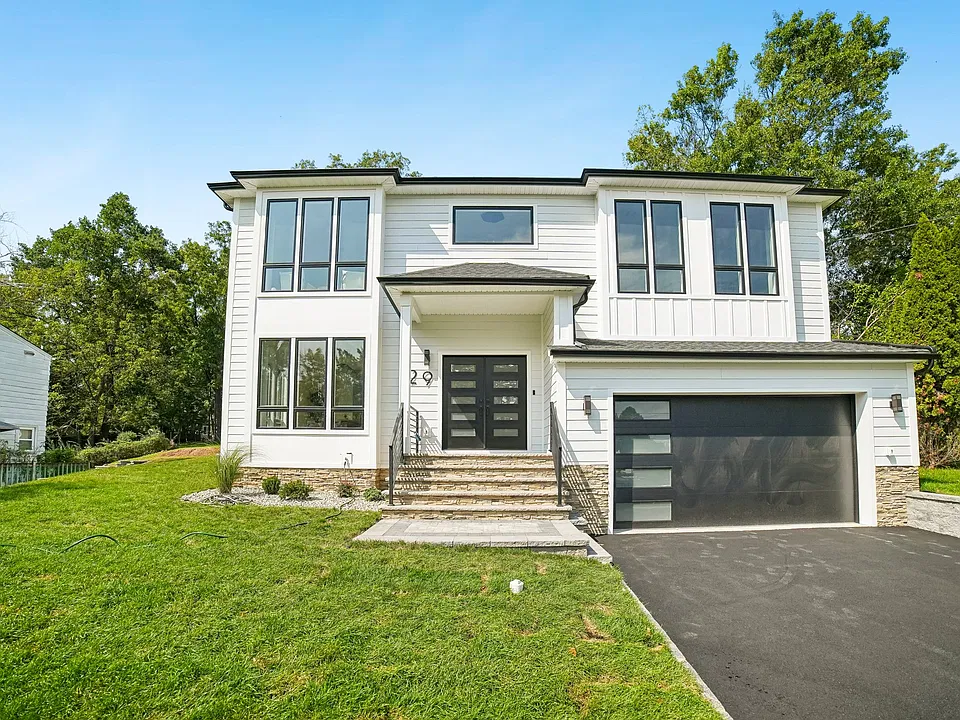 29 Spier Dr