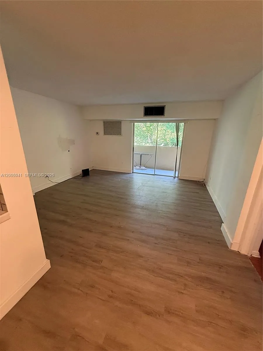Building Photo - 2201 Brickell Ave #67C