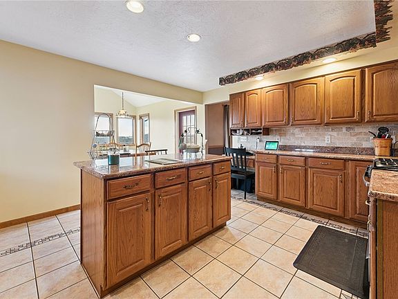 5th image of 305 Wild Wind Dr