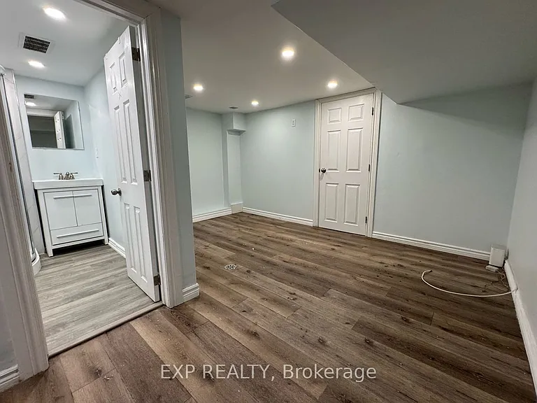 96 Hiawatha Rd #LOWER — Photo 5