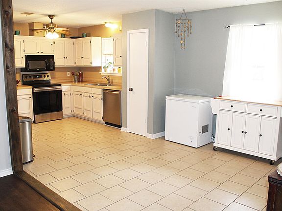 5th image of 104 Hilltop Dr