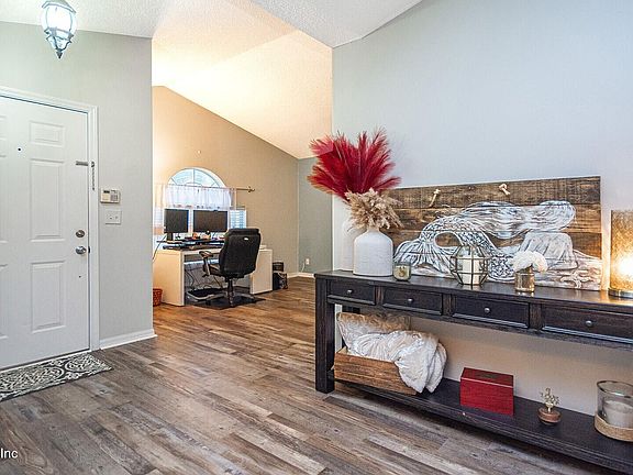 5th image of 13053 VIBURNUM Drive S