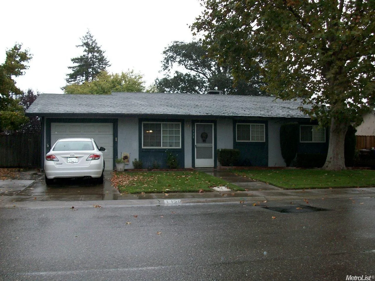 1129 Meadowview Dr photo 1