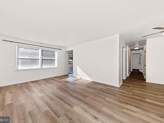 4th image of 300 Chapel Ct Unit 322