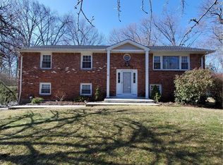 13 E Mayer Dr, Suffern, NY 10901