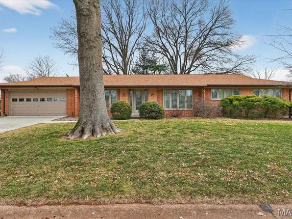 848 S Aldan Dr, Saint Louis, MO 63132