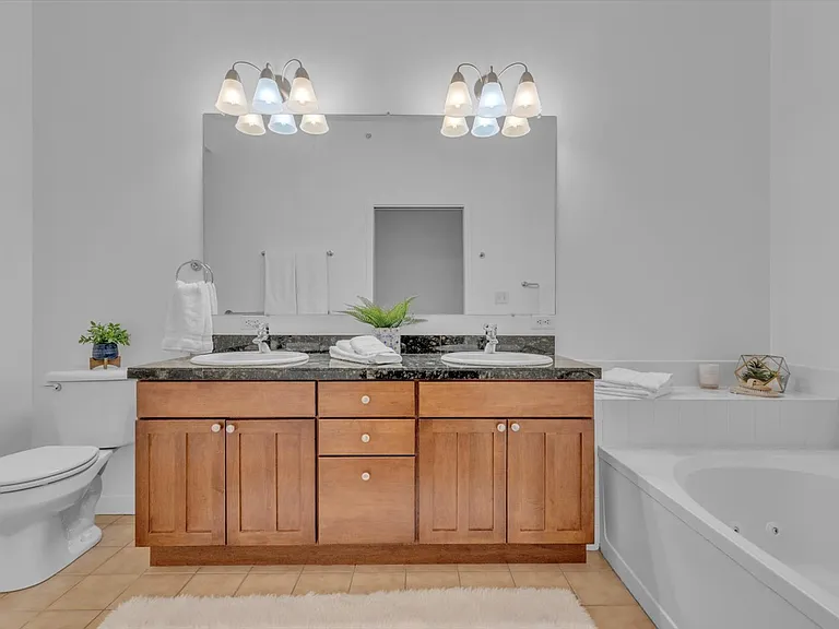 1053 W Century Dr #310 — Photo 19