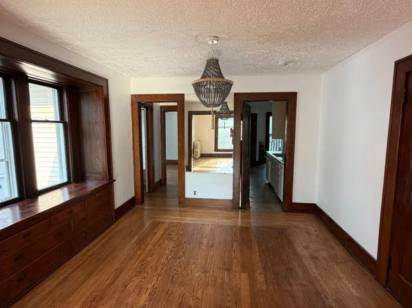 316 N Sycamore St, Lansing, MI 48933