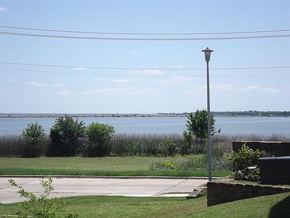 2nd image of 5813 Lake Hubbard Pkwy APT 401