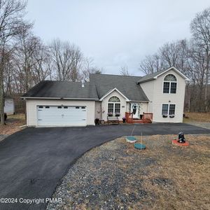 1206 Falls Rd, Bushkill, PA, 18324