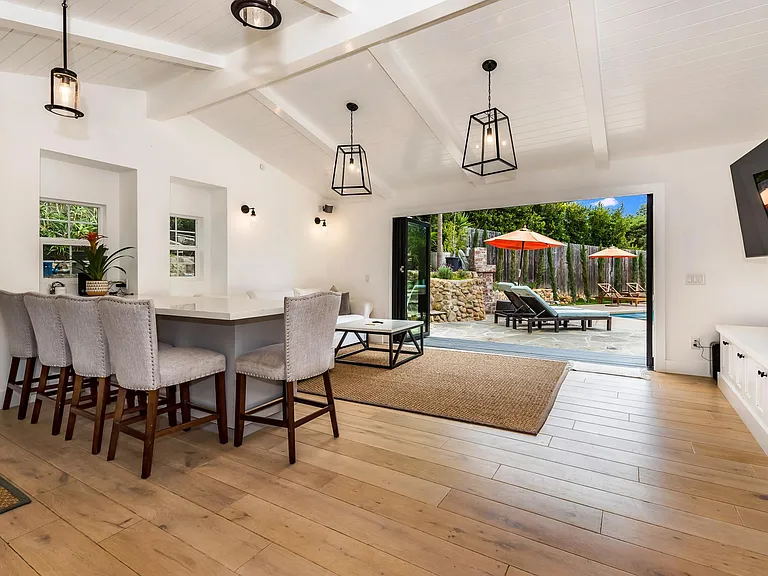 Poolhouse