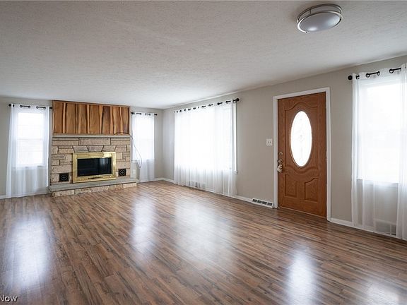 5th image of 970 S Chillicothe Rd