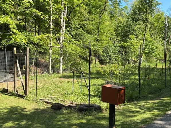 1460 Little Creek Rd, Milton, WV 25541