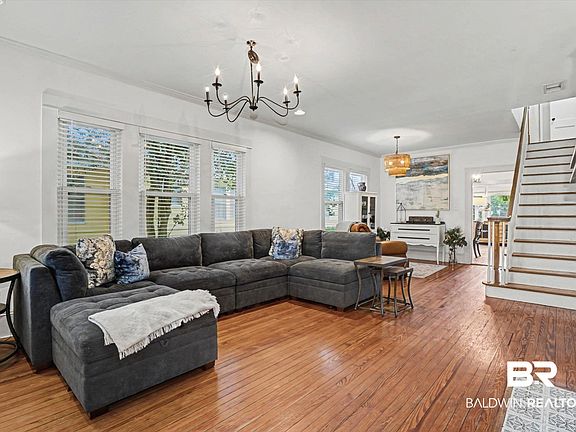 5th image of 136 Florence Pl