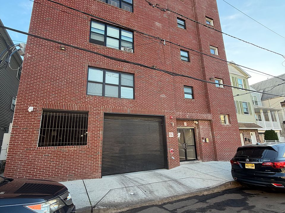 1st image of 198 Harrison St Floor 3