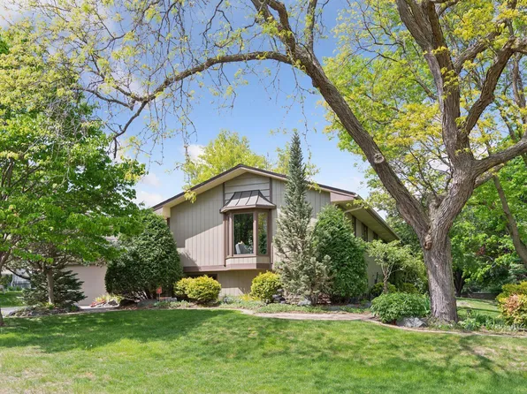 4500 Heathbrooke Cir, Golden Valley, MN 55422